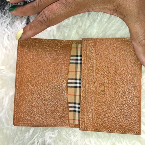 Burberry  Like New Vintage Card Case Like New - Picture 6 of 8